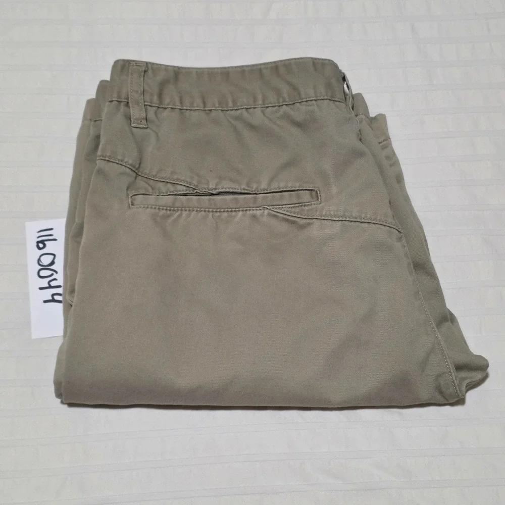 Volcom‎ Men's Khaki Chino Shorts Size 33 Flat Front Casual Everyday Wear